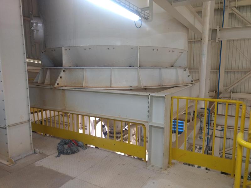 Base metálica para equipamento — registro técnico