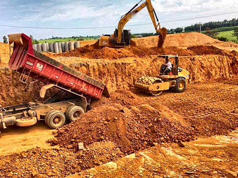 Terraplenagem e plataforma de implantação — registro técnico